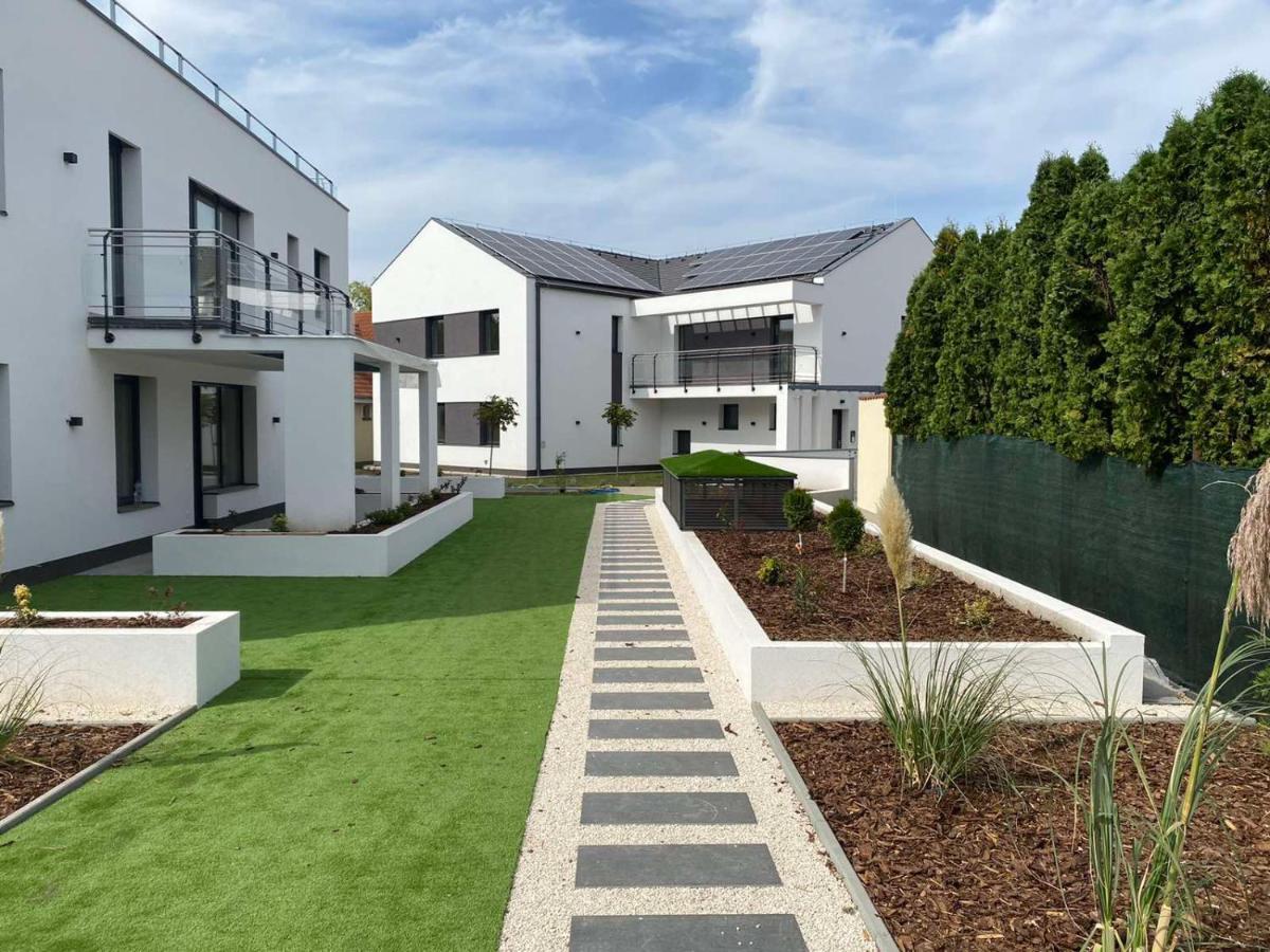 Oasis Apartman Hajduszoboszlo Exterior photo