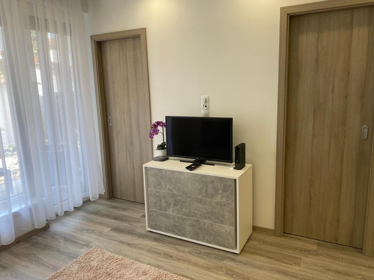 Oasis Apartman Hajduszoboszlo Exterior photo