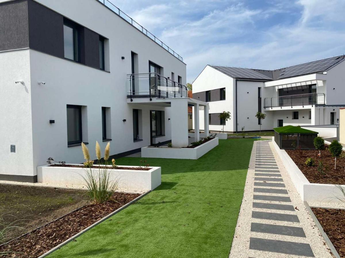 Oasis Apartman Hajduszoboszlo Exterior photo
