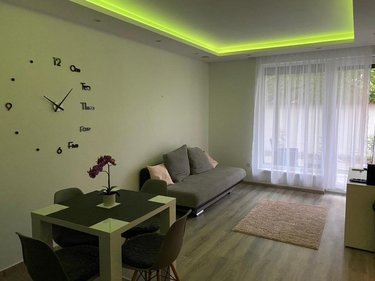 Oasis Apartman Hajduszoboszlo Exterior photo